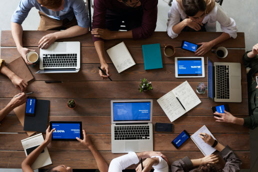 Equipe utilizando o Teraz em ambiente multiusuário